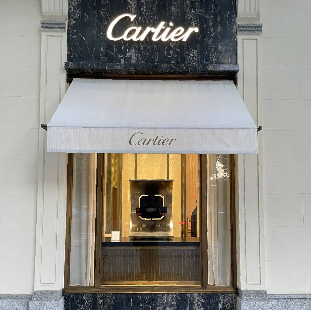escaparate de tienda de joyería Cartier